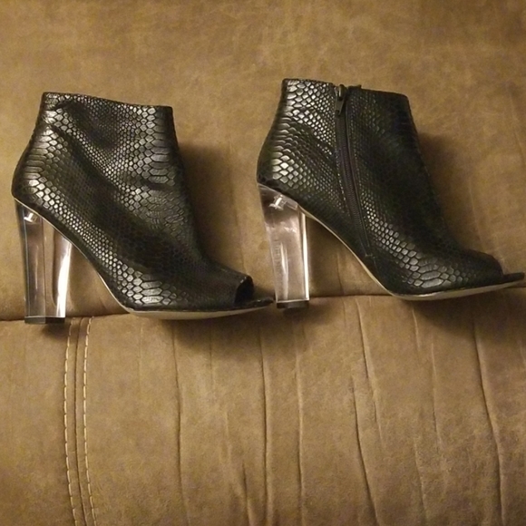Steve Madden Shoes - Steve Madden Black with Clear Heels. 8.5